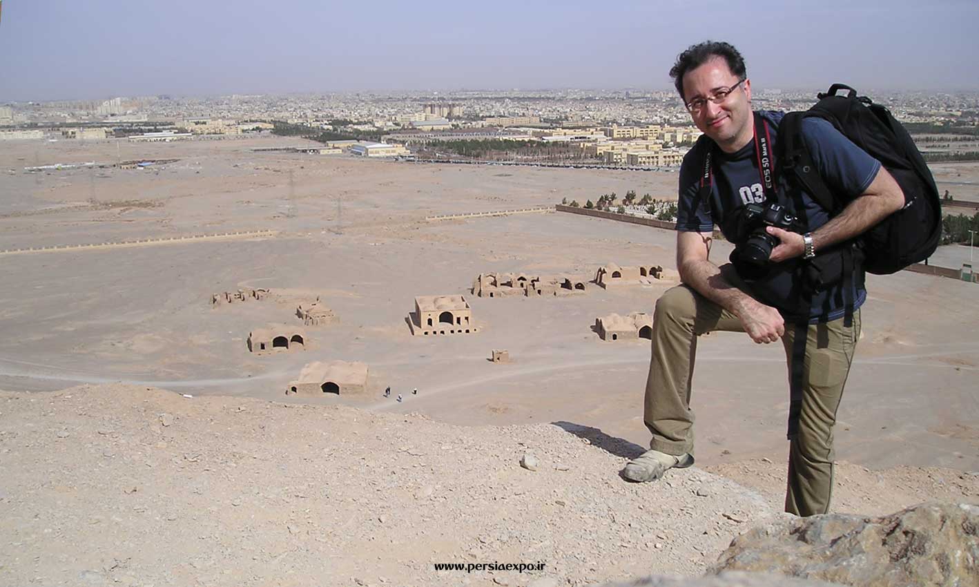 رضا گودرزی در آتشگاه یزد رضا گودرزی در آتشگاه یزد