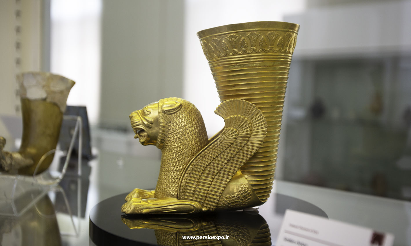 تکوک زرین شیر بالدار هخامنشی